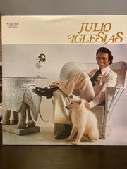 Julio Iglesias interpreta lo inolvidable de José Alfredo Jiménez y Agustin Lara