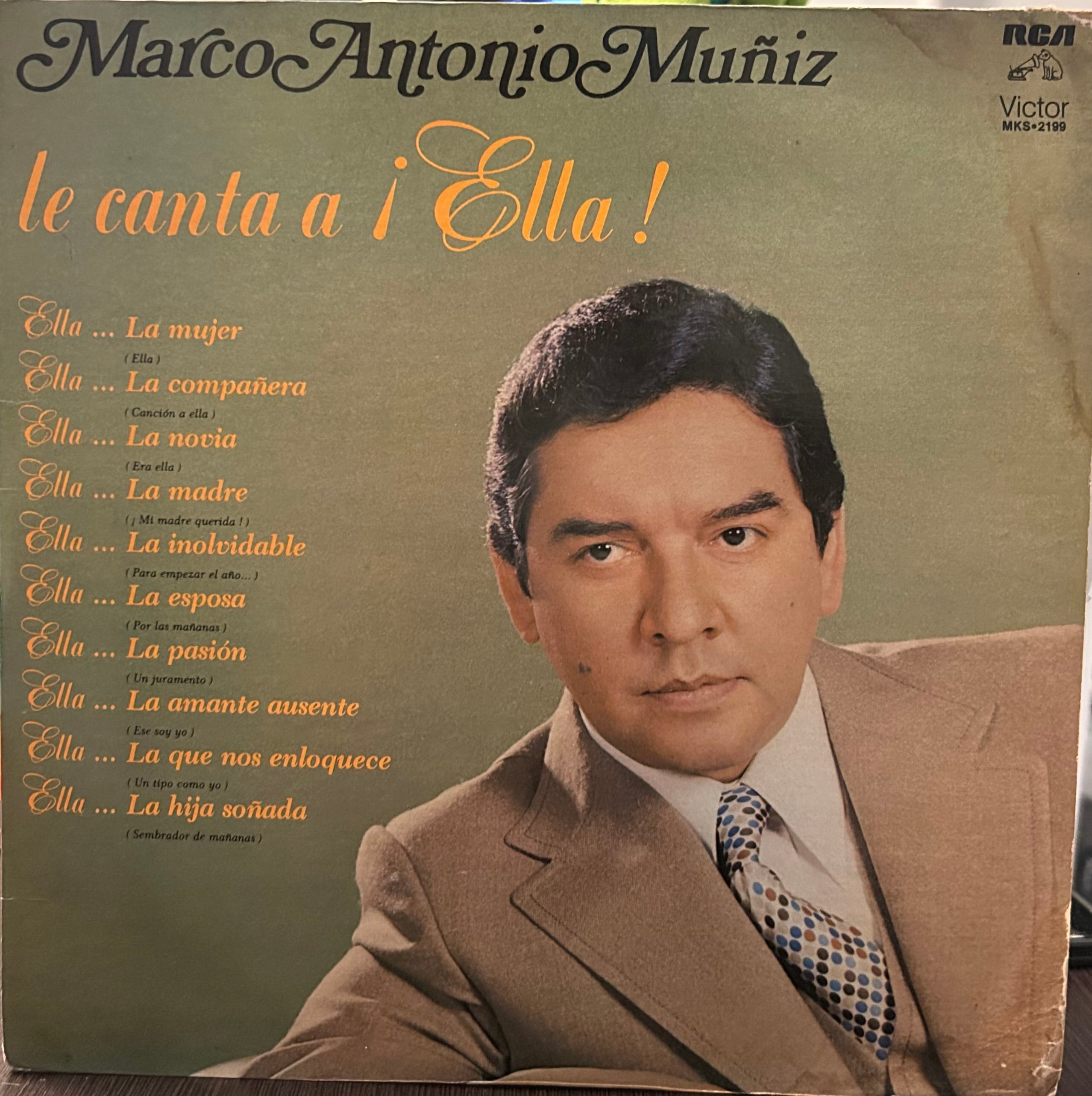 Le canta a Ella!