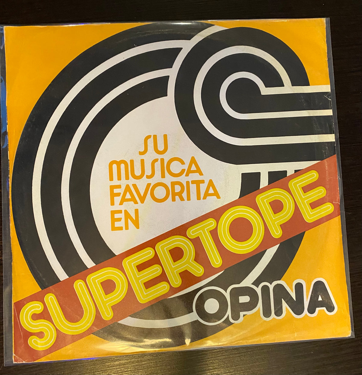 Su música favorita en su super tope