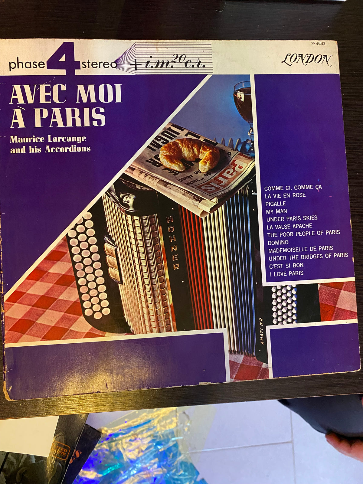 Avec Moi a Pais
