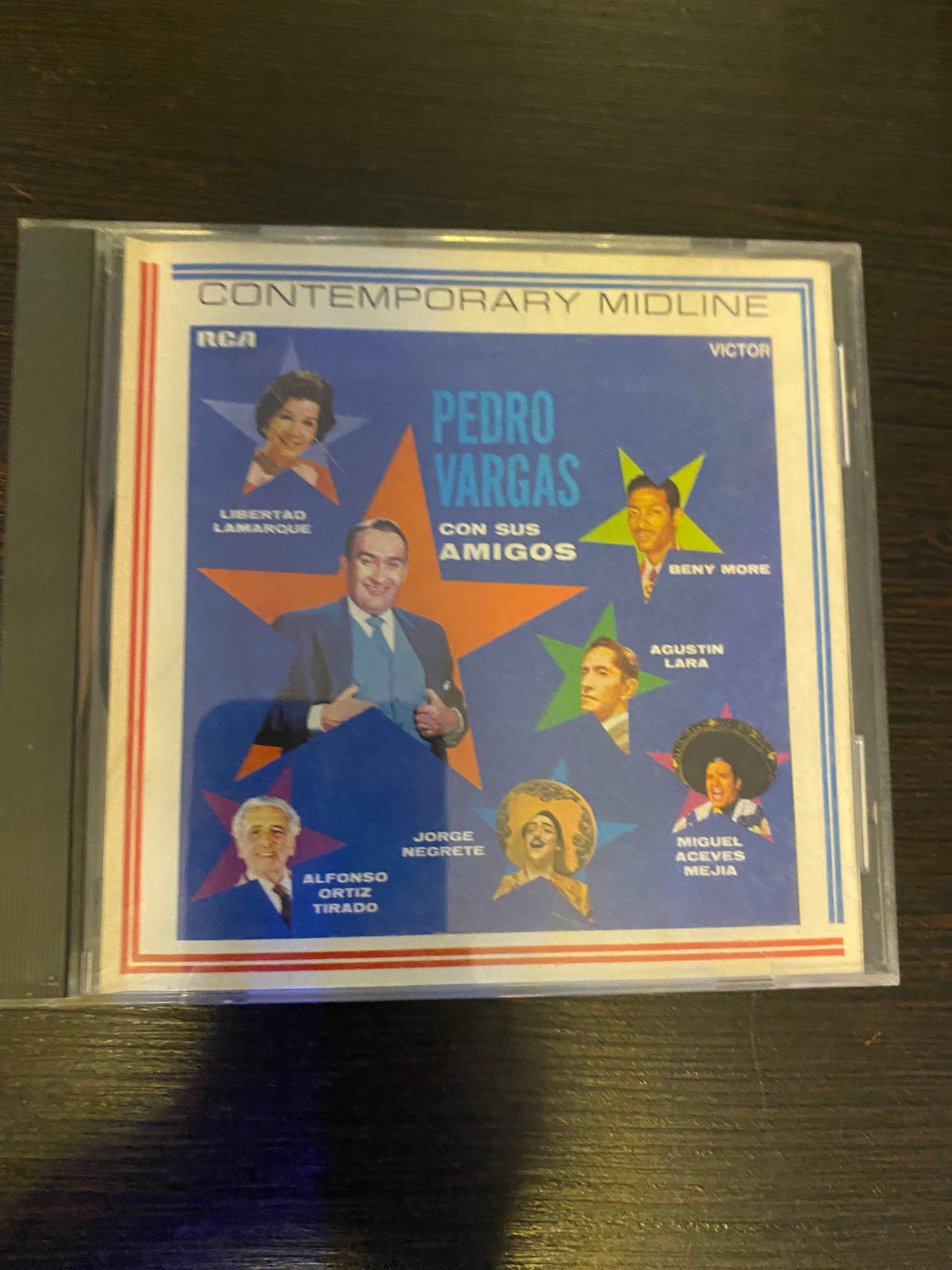 Pedro Vargas con sus amigos